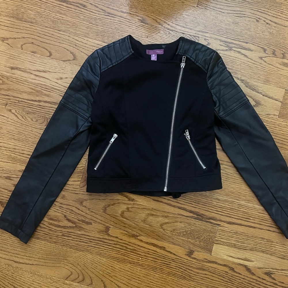 Black adorable jacket or top outfit